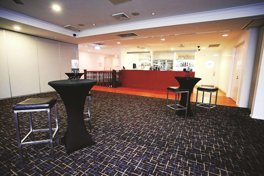 Oaks Townsville Metropole Hotel Экстерьер фото